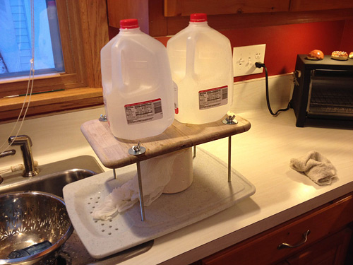 The 2 empty gallon jugs now serve as water weights for the first few hours of pressing.