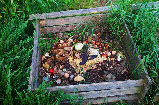 interlocking wood slats for a compost bin